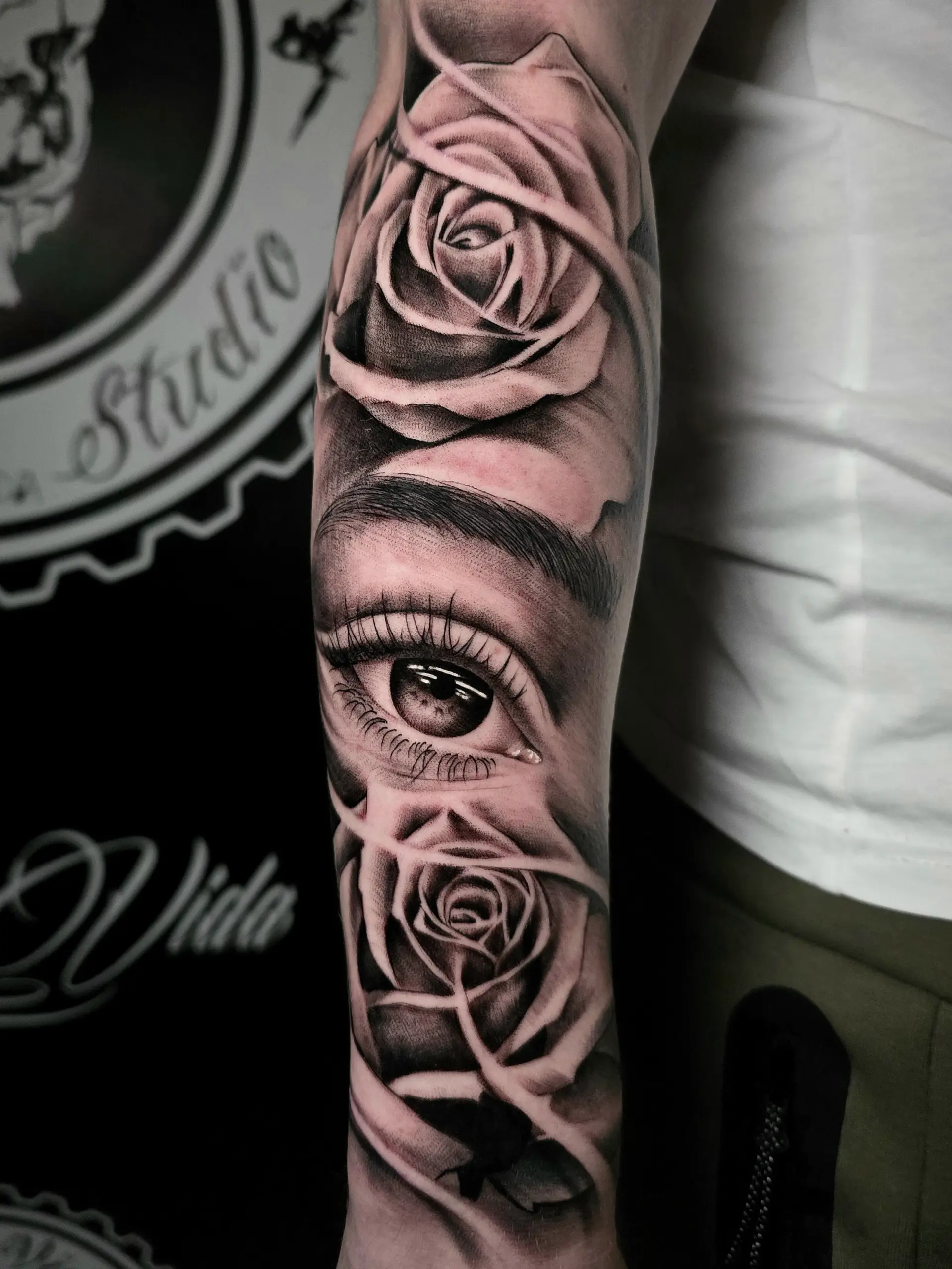 Ojo con rosas